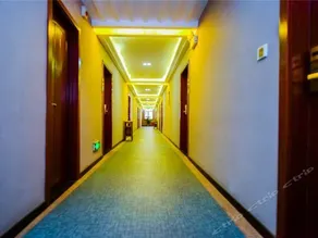 77 Boutique Hotel - Image 2