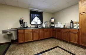 Americas Best Value Inn Forrest City - Image 4