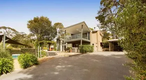 COUNTRY MEETS THE BAY - MOUNT ELIZA - Image 2