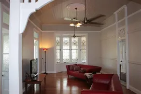 TRADITIONAL QUEENSLANDER FAMILY STAY - Image 2