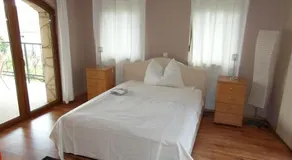 Nadins Guesthouse - Image 4