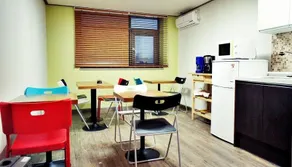 2NVILLE GUEST HOUSE - Image 5