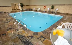The Lodge Inn & Suites Near The Falls - Image 2