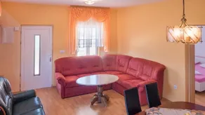 Piccadilly Green Holiday Home - Image 5