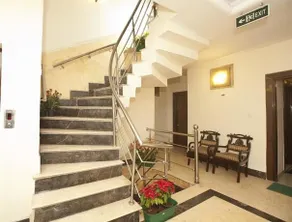 OYO Rooms Ambience Mall - Image 4