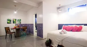 Champagne Motel - Image 3