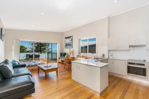 Angourie Blue Unit 9 - Image 1