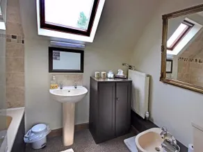 Castle Farmhouse Bed and Breakfast - Image 3
