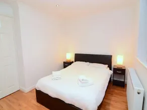 London Excel 2 Bedrooms, Reception, Spacious Apartment - Image 3