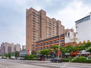 Jinghe Fashion Hotel - Image 2