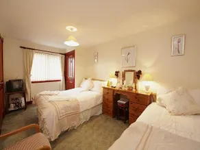Acorn House - Image 4