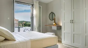 Julia's Luxury Apartments - Image 3