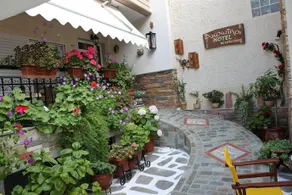 Akrotiri Hotel - Image 2