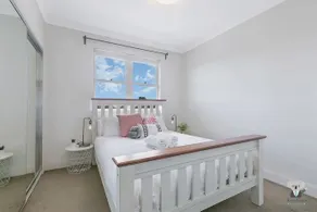 Parkland View Cosy 2 Bed APT Free Parking Nbp033 - Image 1
