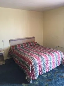 Colonial Motel - Image 3