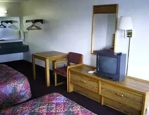 Western Inn and Suites - Image 4