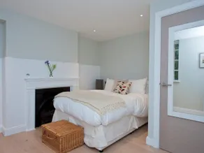 Superb Spitalfields Home E1 - Image 5