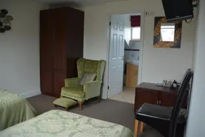 The Oaks Bed & Breakfast - Image 2