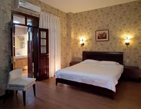 Golden Thirties Villa - Image 2