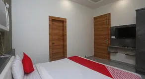 Tandoori Veg Hotel by OYO Rooms - Image 4