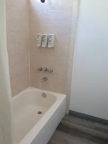 AMERICAS BEST VALUE INN (7TH STREET) - Image 4