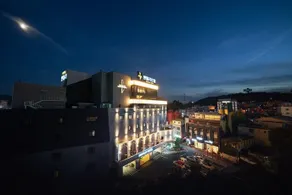 Bentley Hotel Chungjang - Image 3