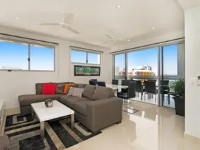 49 @ Kube Holiday House - Image 2