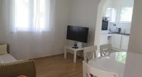 Lumbrela Apartments - Image 4