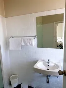 New Ivanhoe Hotel - Image 3