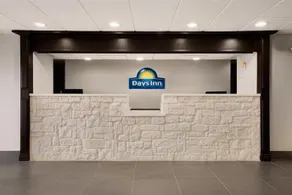 Days Inn & Suites by Wyndham Kinder - Image 5