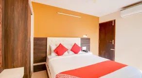 Sai Luxuria by OYO Rooms - Image 2