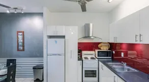 CitySide Apartment - 2 Bedroom with Private Courtyard - Image 5