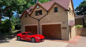 Luxurious private coach house - Image 2