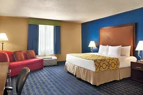 Express Inn and Suites - Image 5
