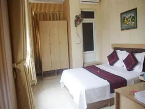 Red Hotel - Image 5