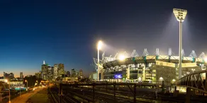 Marvel Stadium Views 2BR, Parking, Pool & Gym - Image 3