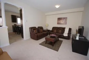 Home4All Furnished Suites Milton - Image 4