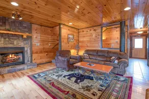 Standing Bear Lodge, 5 Bedrooms, Sleeps 18, Pool Table, Air Hockey, Hot Tub - Image 1