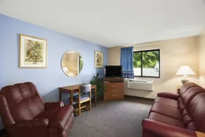 Super 8 by Wyndham Oneida Verona - Image 5