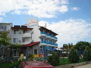 Dolphin Family Hotel - Image 2