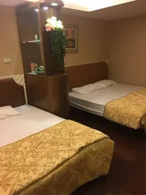 8&Half Inn - Image 3