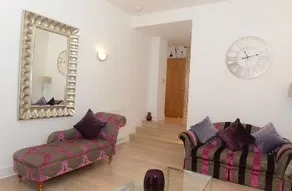 Chic Living in the Heart of the City - Image 3