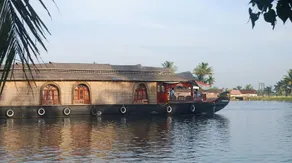 Alleppey Crystal Holidays Houseboat - Image 3