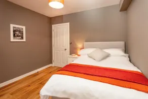 Montague Residence - Image 4