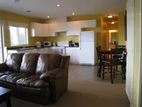 Lakeview Suites & Vacation Rentals - Image 4