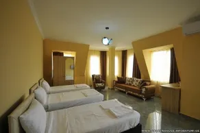 Hotel Golden House - Image 2