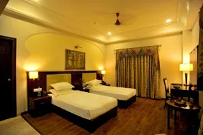 Piyush Palace Hotel - Image 4