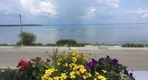The Lakefront House - Image 4