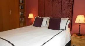 2 Bedroom Apartment in Stratton Court Central Surbiton incl Free Parking - Image 2