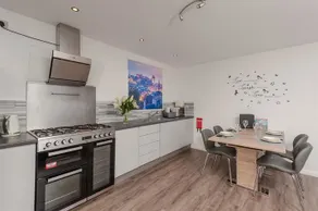 Britannia Quay Apartment - Image 4